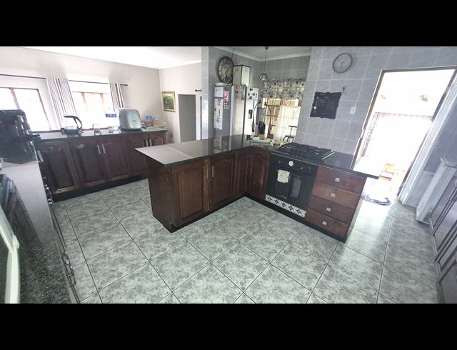 3 BEDROOM HOUSE FOR SALE IN HOEVELD PARK